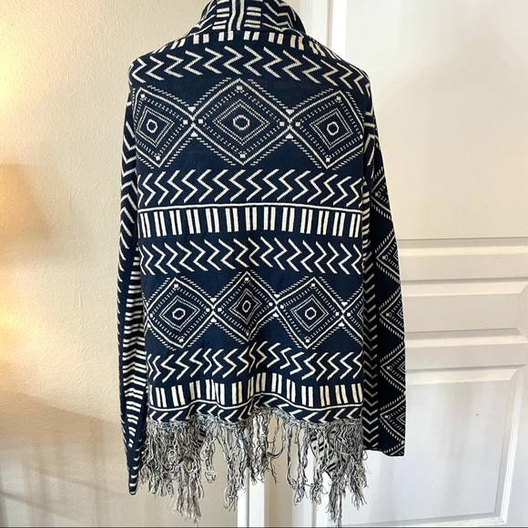 Love University tribal print shawl - Picture 4 of 6